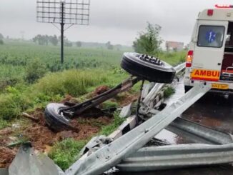 Accident on Delhi-Meerut Expressway: A truck loaded with cement broke the railing and fell down - causing commotion