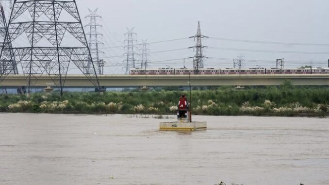 Heavy rain wreaks havoc in entire Uttar Pradesh: floods wreak havoc, advisory issued; in these districts...