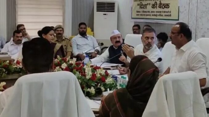There was a heated debate between Rahul Gandhi and Yogi's minister, know why Dinesh Pratap Singh got angry in the meeting