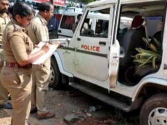 In UP, a husband and wife committed suicide by hanging themselves with the same scarf