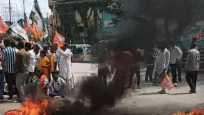 Bihar bandh over abuse of Modi: Highways blocked in 12 districts, husband and wife mistreated, youth beaten up