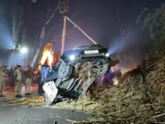 Major accident in Muzaffarnagar: Truck overturns on a running car, causing chaos
