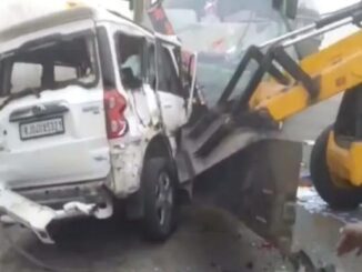 A Scorpio SUV and a bus collided violently in Rajasthan, killing two people.
