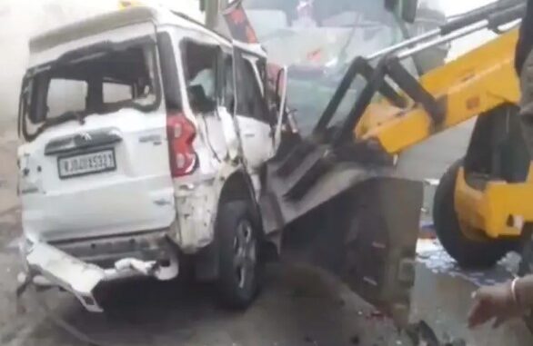 A Scorpio SUV and a bus collided violently in Rajasthan, killing two people.