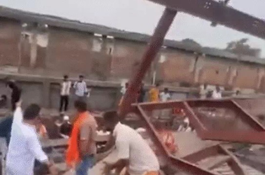 खौफनाक हादसाः गोदाम ढहा, 55 लोग दबे, सेना भी बचाव में जुटी-मचा हाहाकार