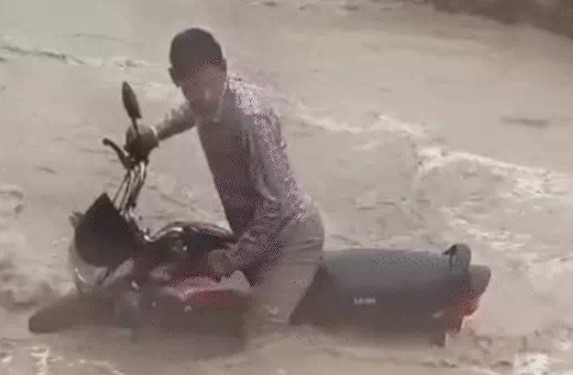 Heavy rain in Jaipur, hailstorm in Churu; vehicles stranded in Sikar; mercury drops.