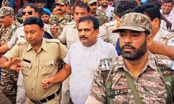 टीएमसी नेता की कमर में रस्सी बांधकर आसनसोल में करायी परेड, राईना में भारी तनाव​