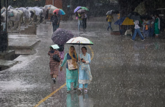 सावधान! इन 7 राज्यों में अगले पांच दिनों तक होगी बहुत भारी बारिश, IMD की चेतावनी​