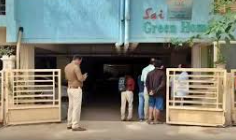 बेंगलुरु ट्रिपल मर्डर केस में बेटी निकली कातिल, लिव-इन का विरोध करने पर मां-पिता समेत बहन को काटा​