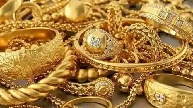 रिकॉर्ड हाई के बाद अचानक सोना क्यों बेच रहे भारतीय? सामने आई चौंकाने वाली हकीकत​