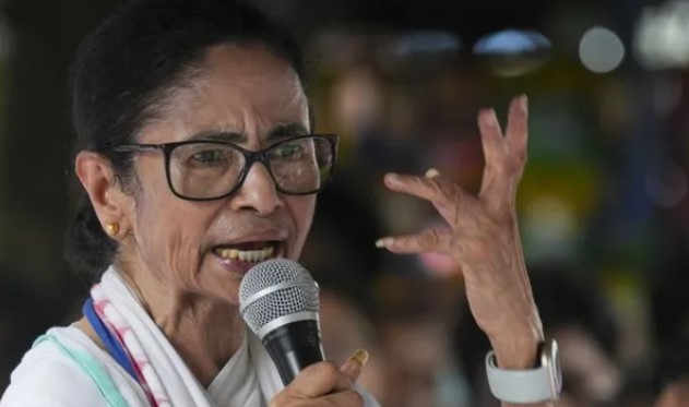 ममता बनर्जी को लगा 440 करोड़ का झटका, TMC के बैंक खाते फ्रीज ममता बनर्जी को लगा 440 करोड़ का झटका, TMC के बैंक खाते फ्रीज