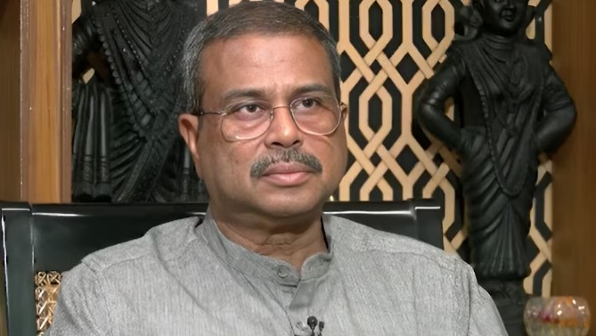 अभी अभीः धर्मेंद्र प्रधान का इस्तीफा, कॉकरोचों के संग्राम के बाद बड़ा फैसला अभी अभीः धर्मेंद्र प्रधान का इस्तीफा, कॉकरोचों के संग्राम के बाद बड़ा फैसला