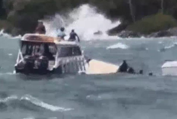 बडी खबरः वियतनाम में टूरिस्ट बोट पलटीः 15 भारतीयों की खौफनाक मौत बडी खबरः वियतनाम में टूरिस्ट बोट पलटीः 15 भारतीयों की खौफनाक मौत