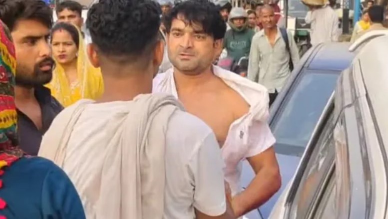 छुपकर देवर ले गया भाभी को होटल, गैर औरत के साथ रूम में था पति, शक्ल देख उड़े होश छुपकर देवर ले गया भाभी को होटल, गैर औरत के साथ रूम में था पति, शक्ल देख उड़े होश