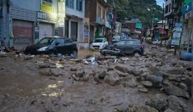 जम्मू-कश्मीर में कुदरत का कहर, डोडा में फटा बादल, तबाह हो गए कई घर और गाड़ियां जम्मू-कश्मीर में कुदरत का कहर, डोडा में फटा बादल, तबाह हो गए कई घर और गाड़ियां