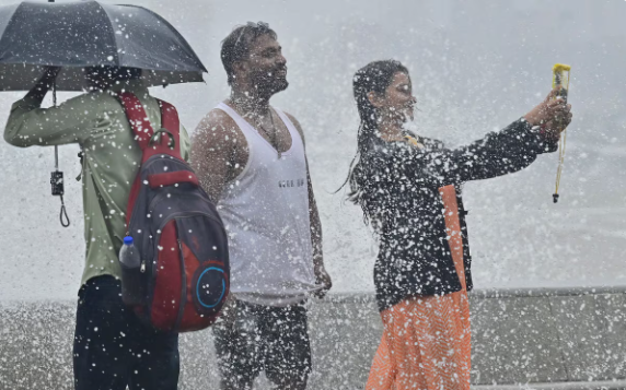 सावधान! 60 KM की रफ्तार से आ रहा है तूफान, 20 से अधिक राज्यों में होगी भारी बारिश सावधान! 60 KM की रफ्तार से आ रहा है तूफान, 20 से अधिक राज्यों में होगी भारी बारिश