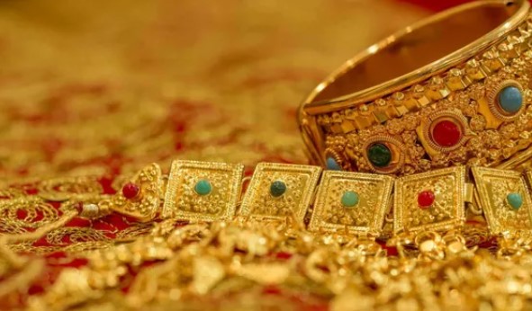 भारतीयों में मच गई गोल्ड बेचने की होड़! बेच डाला 50000 किलो सोना-जानें कारण​