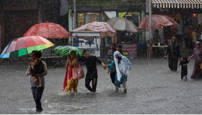 मानसून का महातांडव: बाढ़ से 31 मौतें, 15 राज्यों में आसमान से बरसेगी आफत, IMD की सख्त चेतावनी मानसून का महातांडव: बाढ़ से 31 मौतें, 15 राज्यों में आसमान से बरसेगी आफत, IMD की सख्त चेतावनी