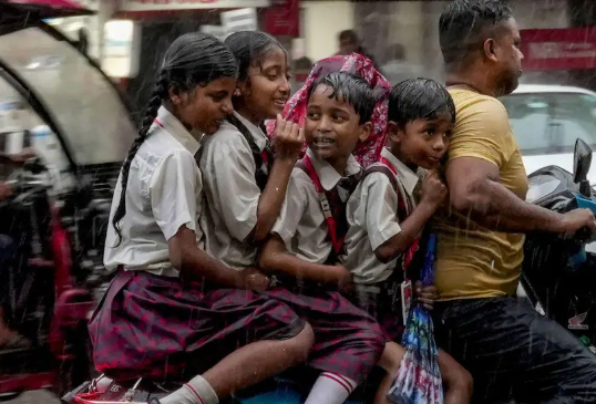 इन 18 राज्यों में होगी भयंकर बारिश, IMD की चेतावनी, दिल्ली-यूपी और बिहार में आज कैसा रहेगा मौसम? इन 18 राज्यों में होगी भयंकर बारिश, IMD की चेतावनी, दिल्ली-यूपी और बिहार में आज कैसा रहेगा मौसम?