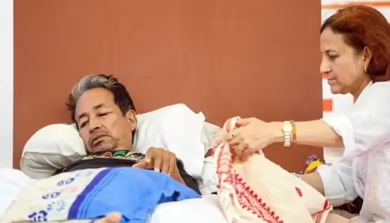 ‘मैं आज भूख हड़ताल खत्म कर दूंगा अगर…’, संसद मार्च से पहले सोनम वांगचुक ने रखी ये 3 शर्तें ‘मैं आज भूख हड़ताल खत्म कर दूंगा अगर…’, संसद मार्च से पहले सोनम वांगचुक ने रखी ये 3 शर्तें